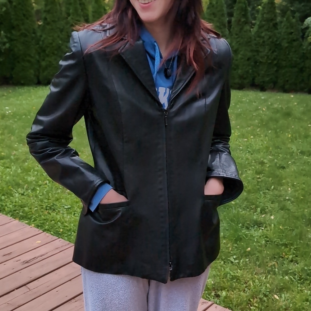 Danier Women's Black Leather Jacket Size Small